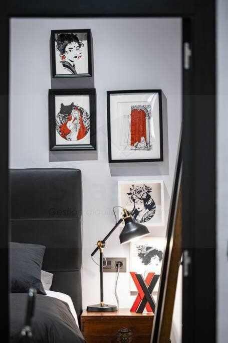 Chambre Noir Apartamento Oviedo Esterno foto